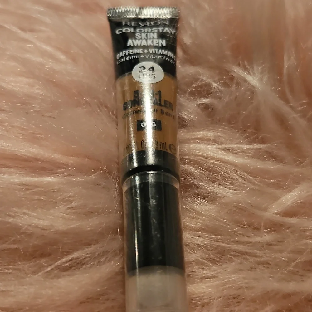 🆕️SEALED🆕️Revlon ColorStay Skin Awaken Concealer 🟤 076 CARAMEL🟤